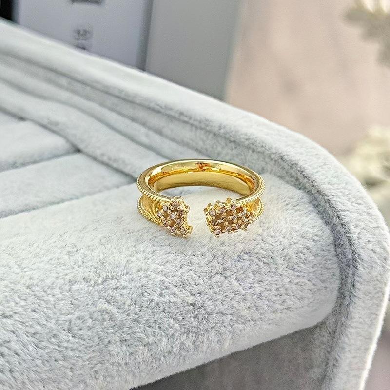 Fashion Light Luxury Sugar Cube Vine Winding Square Diamond Flower Ring Women'S Niche Design Inlaid Zircon High-End Jewelry