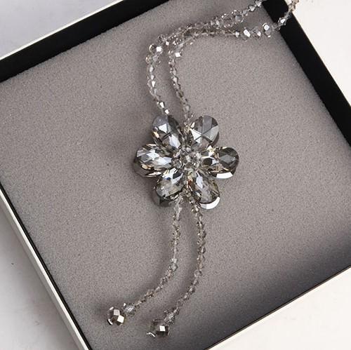 Geometrisk anhengskjede med store og små firkanter