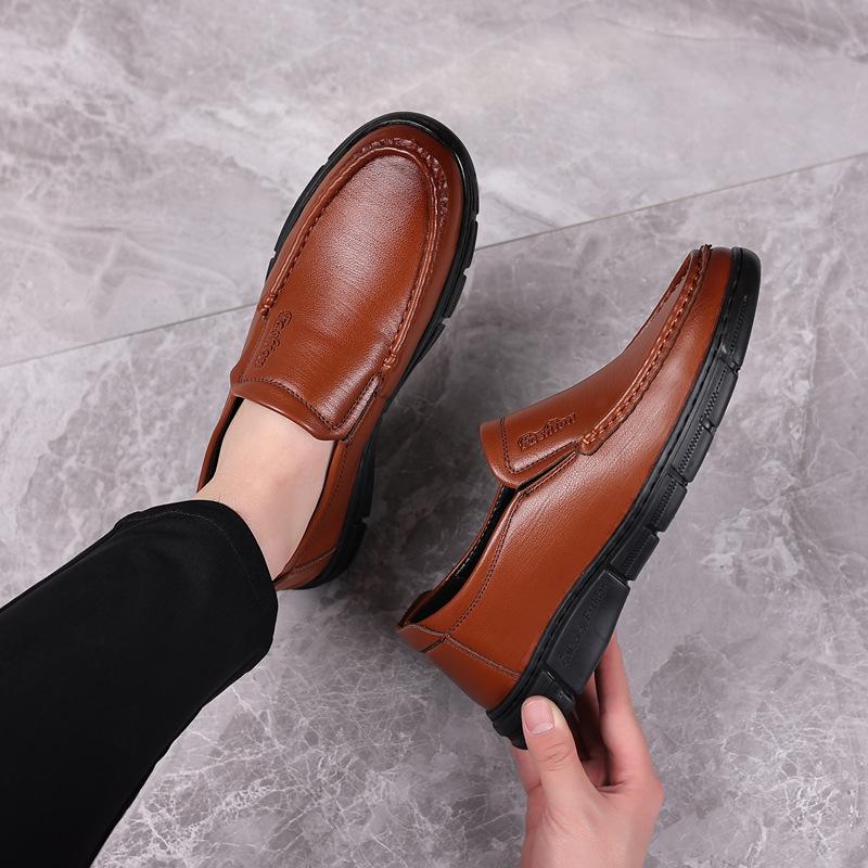 

Casual leather shoes men s business dress shoes new fashion Korean version British breathable Doudou shoes comfortable shoes for the elderly 44 коричневий