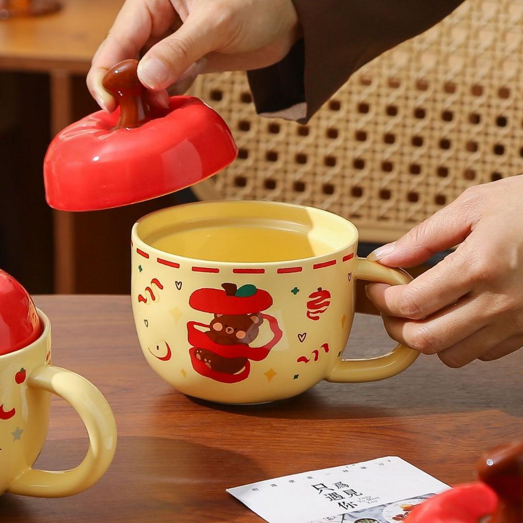 Creative Apple Ceramic Mug with Lid Retro Drinking Cup High Appearance Level Home Breakfast Cup Coffee Cup Souvenir