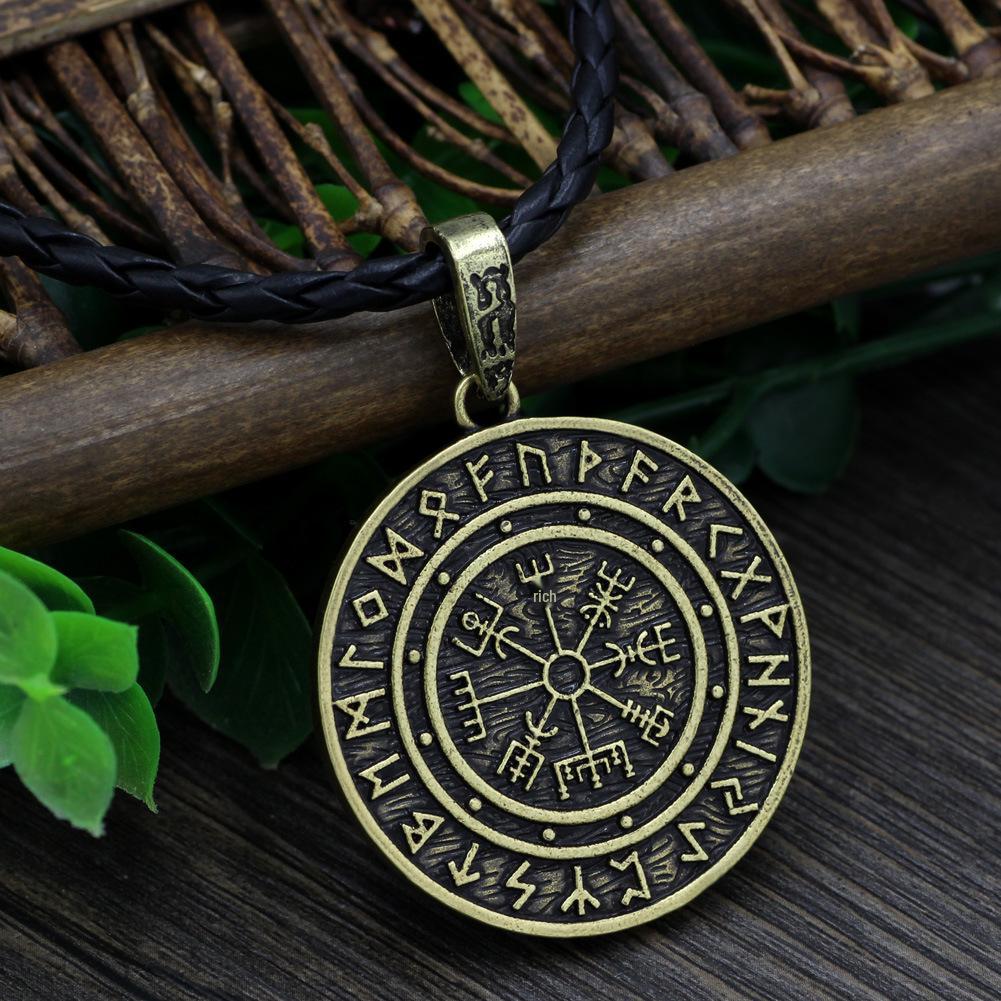 Nordic Viking Runes Compass Pendant Necklace - Men's Trendy Accessory