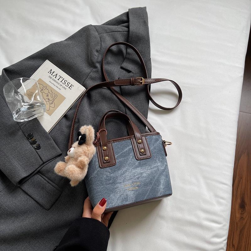Handbag Small Fresh Bag Women's 2025 New Shoulder Bag Crossbody Bag Fashion Niche Bucket Texture Casual Women's Bag