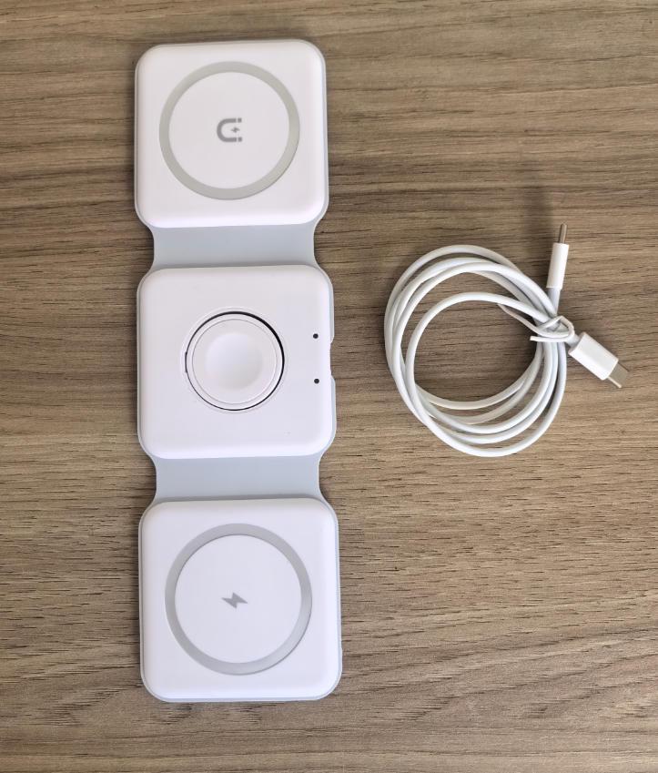 

Складное магнитное беспроводное зарядное устройство 3-в-1 для iPhone, наушников и часов - Быстрая зарядка