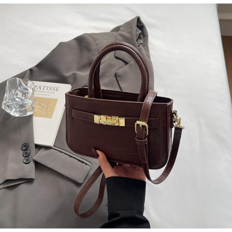 2025 Spring New Women's Niche Underarm Bag Retro Fashion Clutch Bag Premium Feeling Baguette Shoulder Messenger Bag