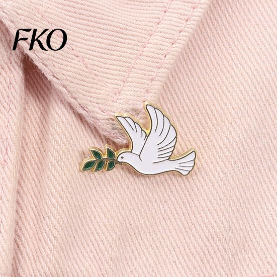 Metal Pin Brooch Pin, Pigeon Olive Branch Design Lapel Durable Backpack Decorative Badge for School Bag Clothes Accessories Precision