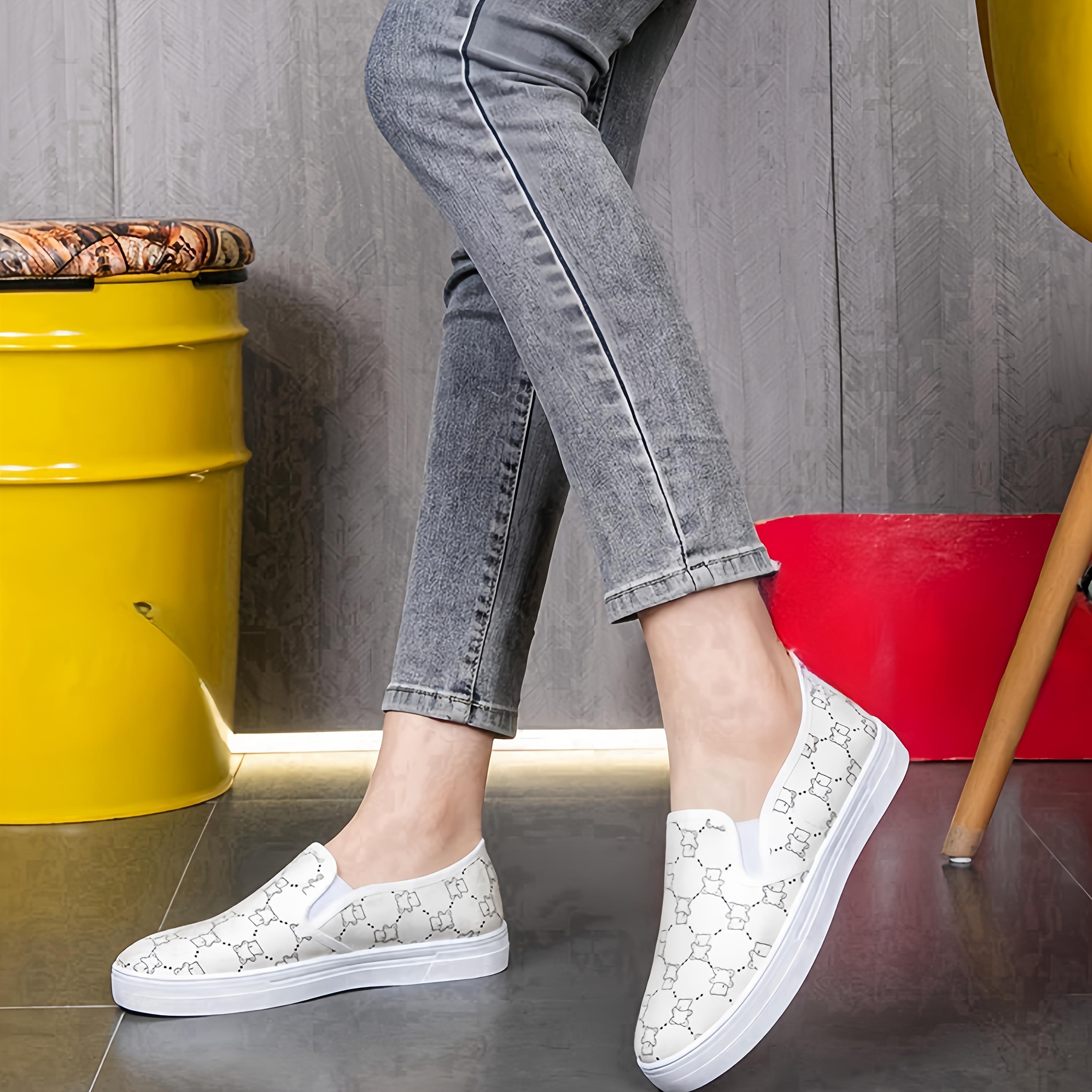 

Пара новой весенне-осенней повседневной обуви для женщин, студенческая повседневная обувь, модные женские одинарные туфли на плоской подошве, надеваемые одним движением Size 36 белый