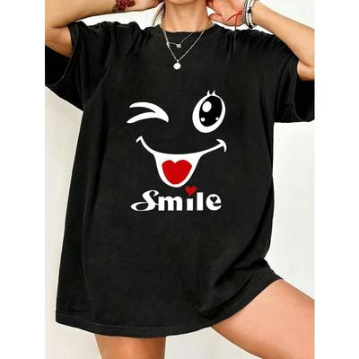 Czarny Oversize T-shirt Z Mrugającą Twarzą I Napisem Smile Do Codziennego Ubrania