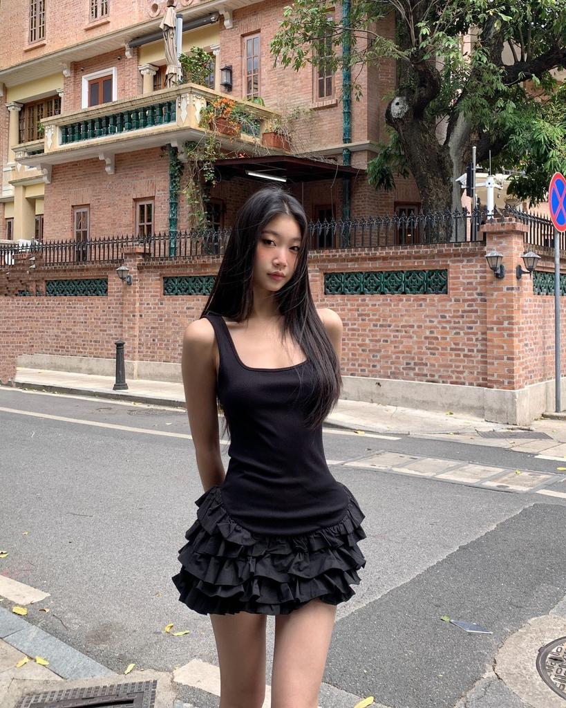 Black temperament U-neck suspender vest dress women's summer spice girl slim waist a word fluffy cake short skirt