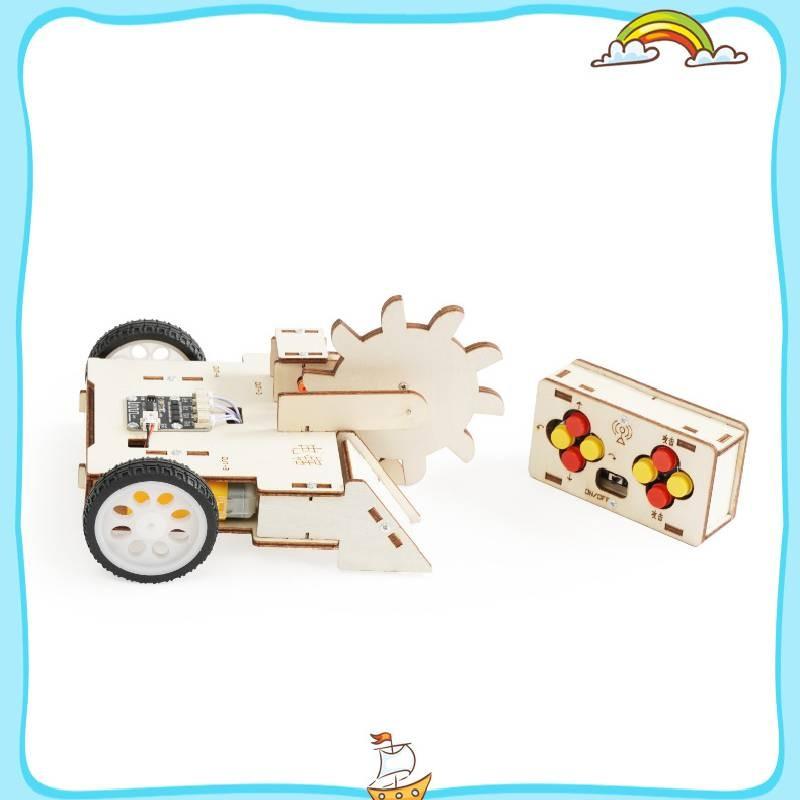 Remote Assembled Wooden Controlled Combat Vehicle With Rotating Children Toy Set