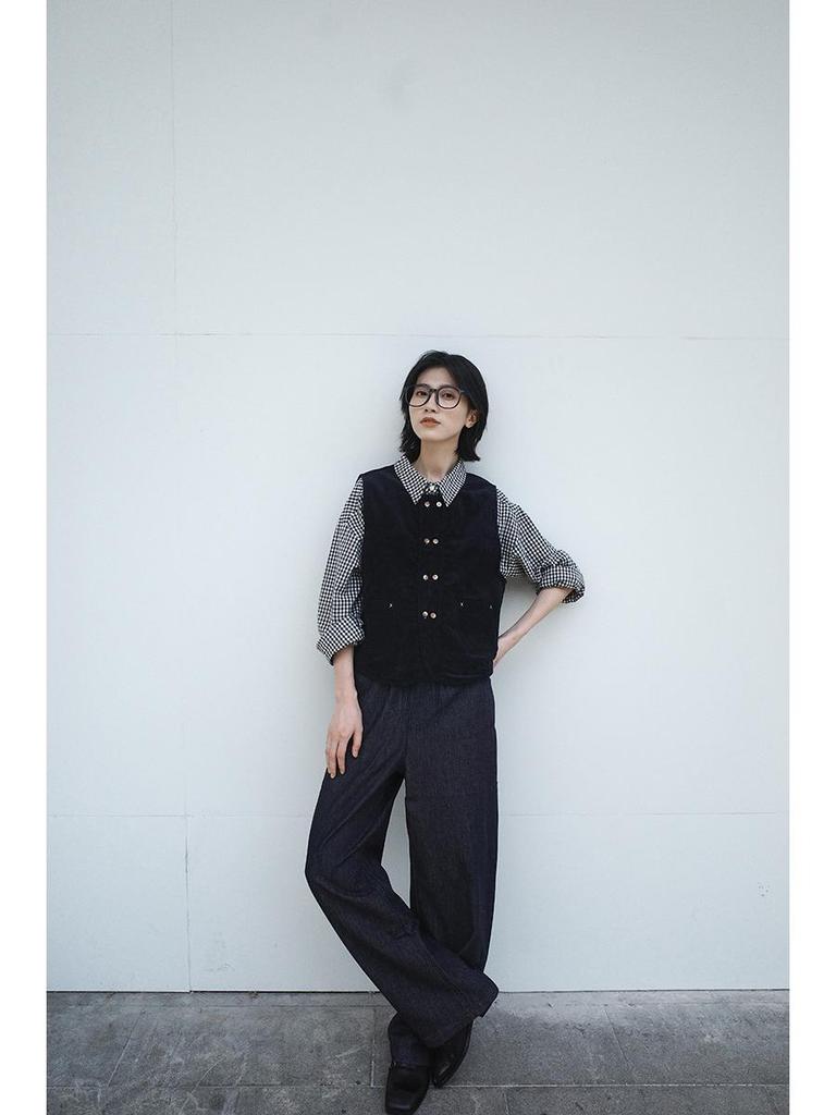 Women's Double-Breasted Corduroy Vest: Versatile Loose Fit, Sleeveless Fashion with Shoulder Pads, Autumn Collection.