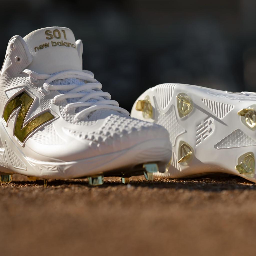 Baseball Spikes Ohtani V1 MSHO Shohei Ohtani Gold Teeth WT1 Cm 2E [New Balance] Men's (WHITE) 25.0