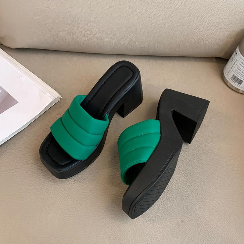 European Station Thick-soled One-word Cool Slippers Women's 2025 Summer New Fashion Outer Wear Slippers Thick-heeled Sandals Women's Foreign Trade
