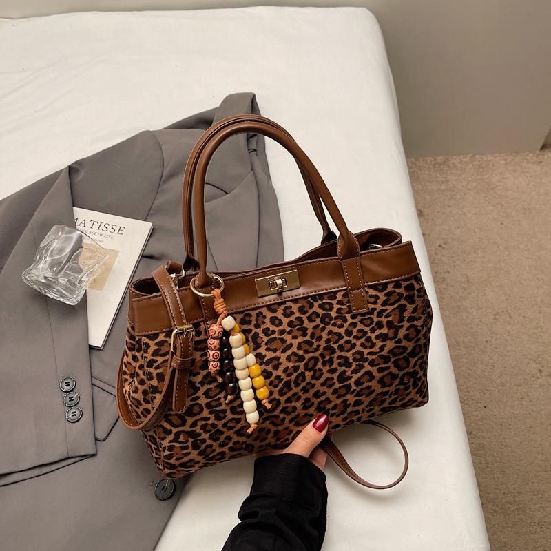 Niche Fashion Leopard Print Handbag Women's 2025 Autumn New Foreign Style High Value Commuting Casual Shoulder Messenger Bag