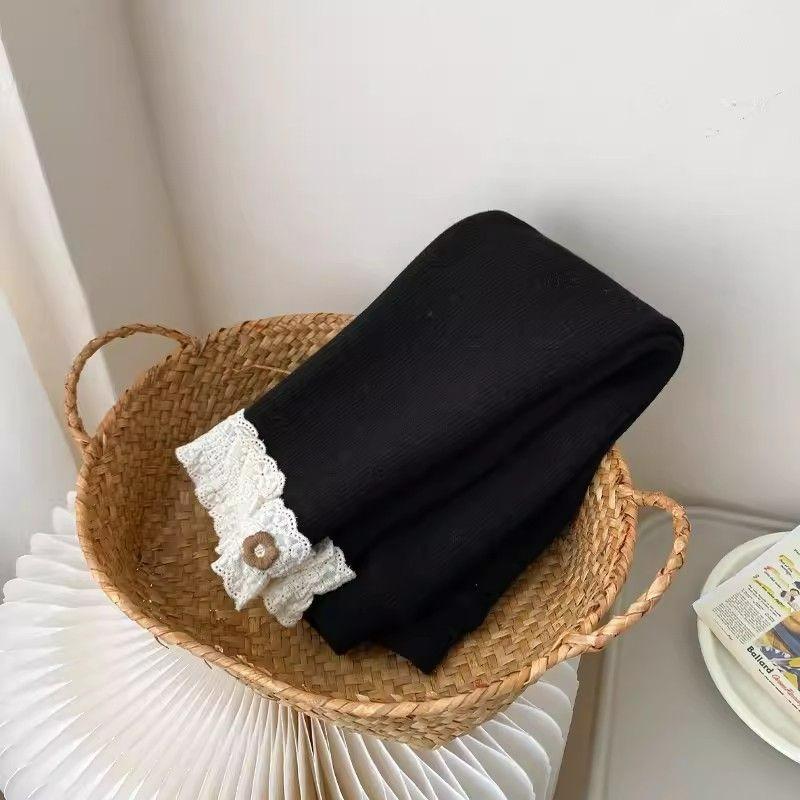 Girls' Fleece-lined Leggings with Stylish Lace, Slim Fit, Versatile and Warm Pants for Babies, Suitable for Autumn and Winter