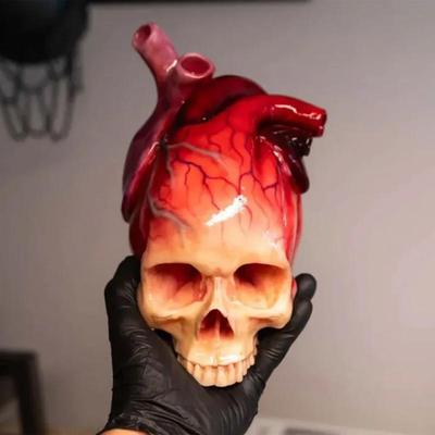 Resin Heart Skull Desk Ornament Creative Realistic Human Heart Skull Statue Scary Wear-resistant Figurine For Party Home Decor