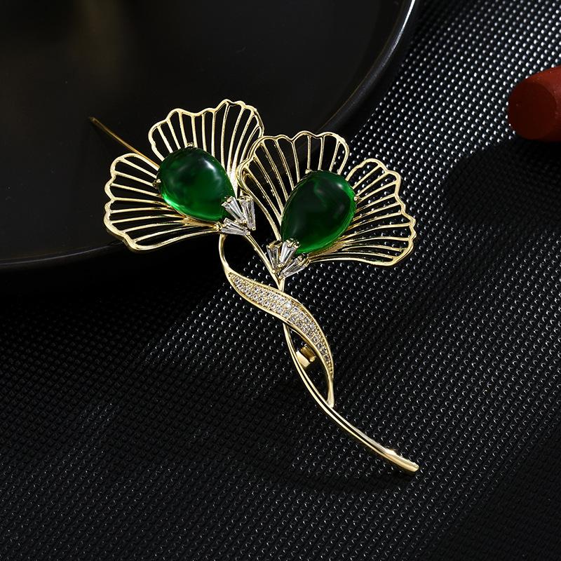 Wjg Pretty Women's Green Premium Emerald Simple Ginkgo Biloba Brooch High-End Fashion Leaf Brooch Premium Pin Accessories