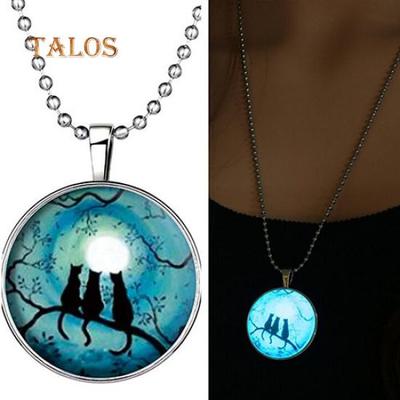 Collana con ciondolo a forma di retro Lady con tre gatti che si illumina al buio. Ciondolo con sospensione di gioielli Steampunk
