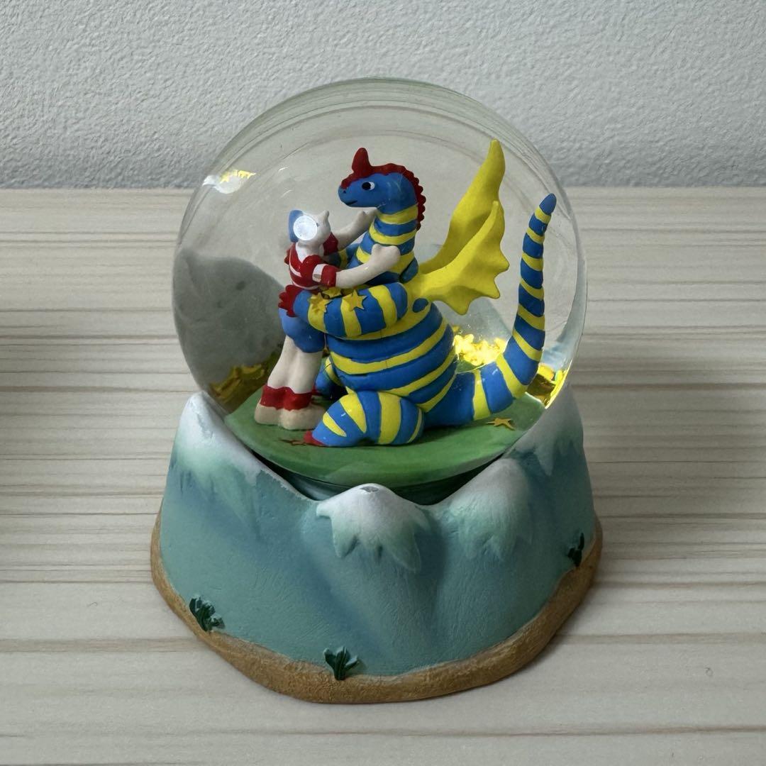 

[Б/У] Водный шар «Выставка приключений Элмера»