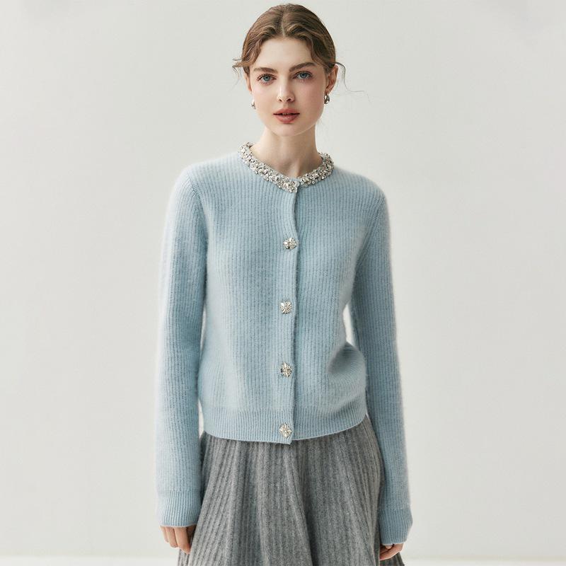 Women's Thickened Cashmere Cardigan Sweater: Round Neck, Stylish and Elegant with Rhinestone Embellishments for Autumn/Winter.