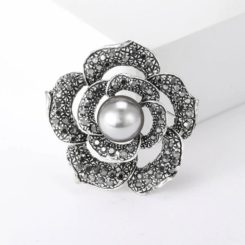 Elegant Pearl Gun Black Flower Brooches for Women Rhinestone Plant Pins Event Party Backpack Decoration Clothes Accessories