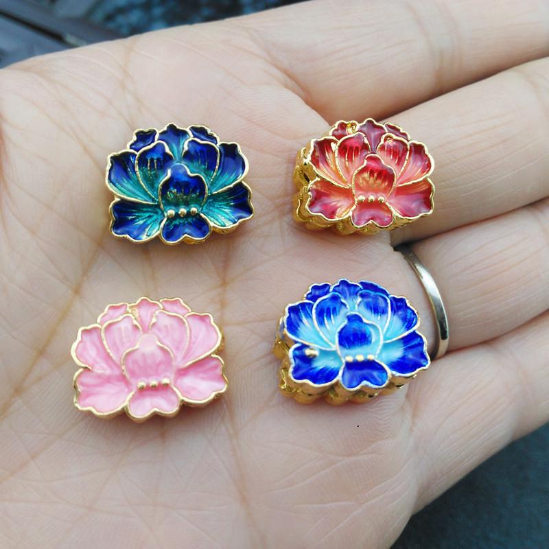 Mărgele Cloisonné din Cupru Placat cu Aur în Formă de Lotus: Email față-verso, cu mai multe găuri pentru brățări și coliere DIY.