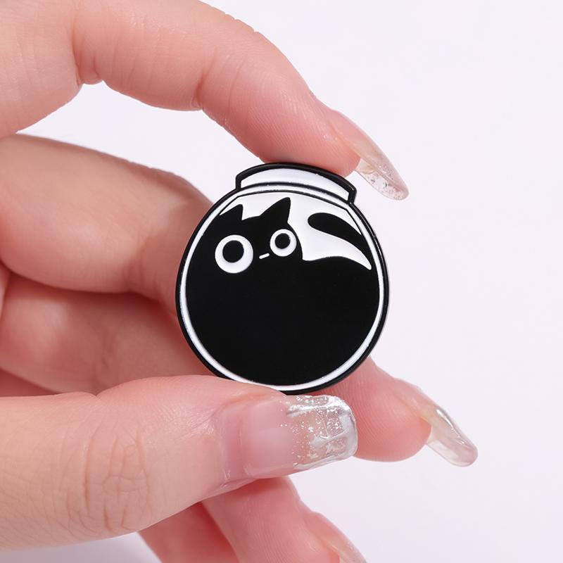 Cute Cat 4-6pcs/Set Enamel Pins Black Fluid Cat Brooches Lapel Badge Punk Animal Jewelry Gift for Friends