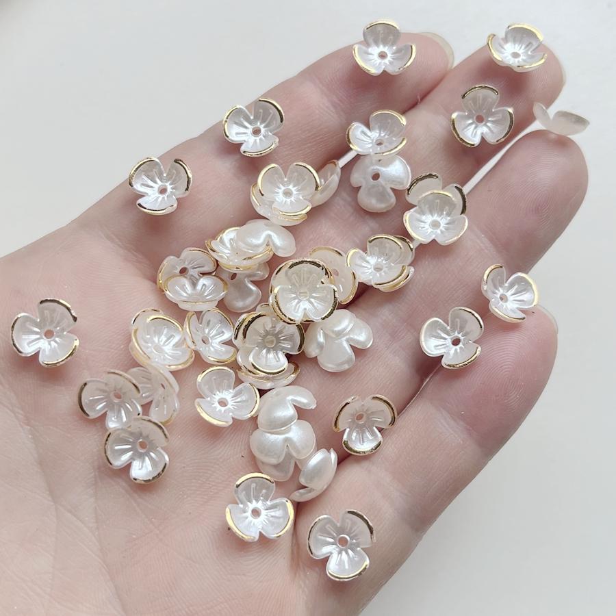 50 Τεμάχια 10mm μπεζ επιχρυσωμένο τριφύλλο λουλούδι ευθεία τρύπα χάντρα diy βραχιόλι κοσμήματα μαλλιών διακοσμητικά λουλούδια