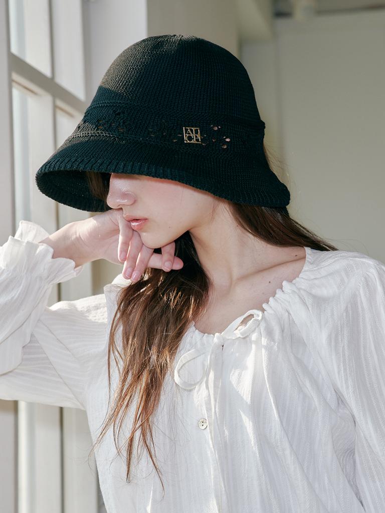 Olinkeompeulliteu Blossom Hole Bonnet Hat (Black)