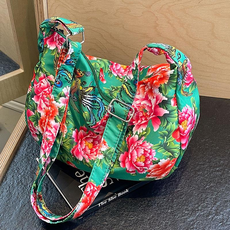 Large Capacity Northeast Flower National Style Bag for Women's New Autumn and Winter Niche Shoulder Bag Fashionable Commuter Crossbody Bag