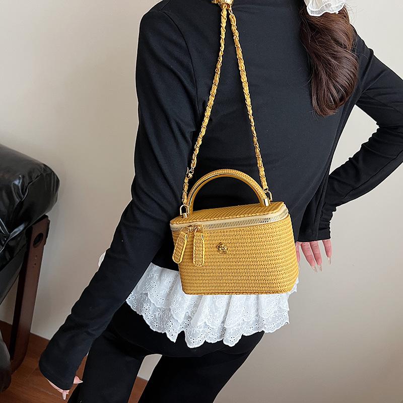 Retro taška přes rameno ve stylu slámy s řetízkem