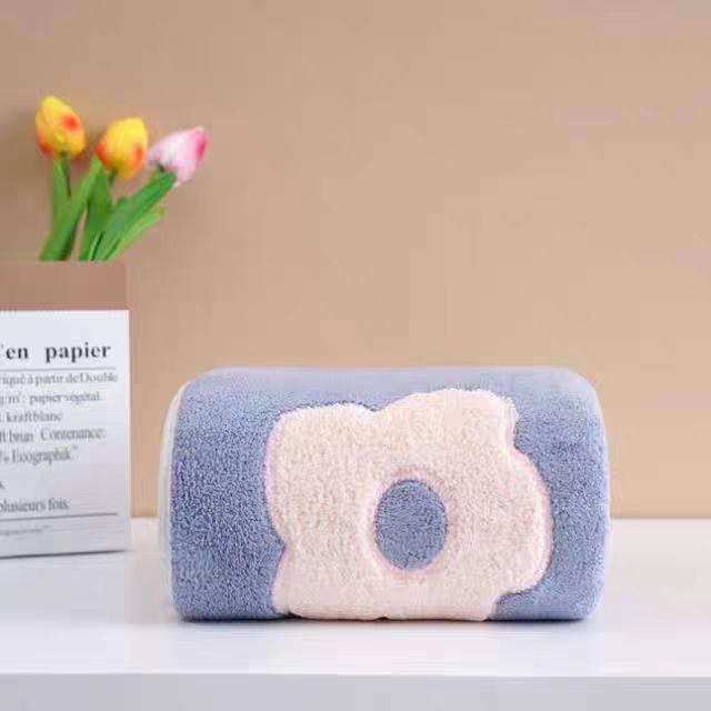 

Новое банное полотенце в 2025 году, коралловый флис, мягкое, впитывающее, не линяет, суперкомфортное, размер 70*140, большая спецификация. 70x140cm небесно-голубой