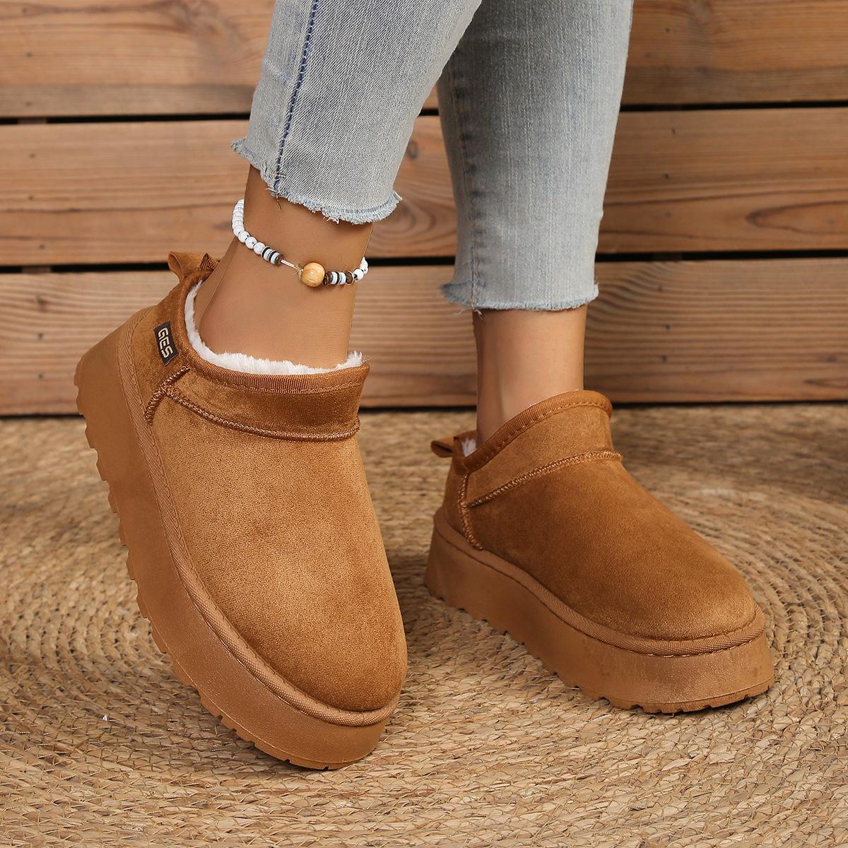 

Large size snow boots women s winter new thick-soled comfortable velvet warm women s cotton boots women s medium cotton shoes 43 малиновый