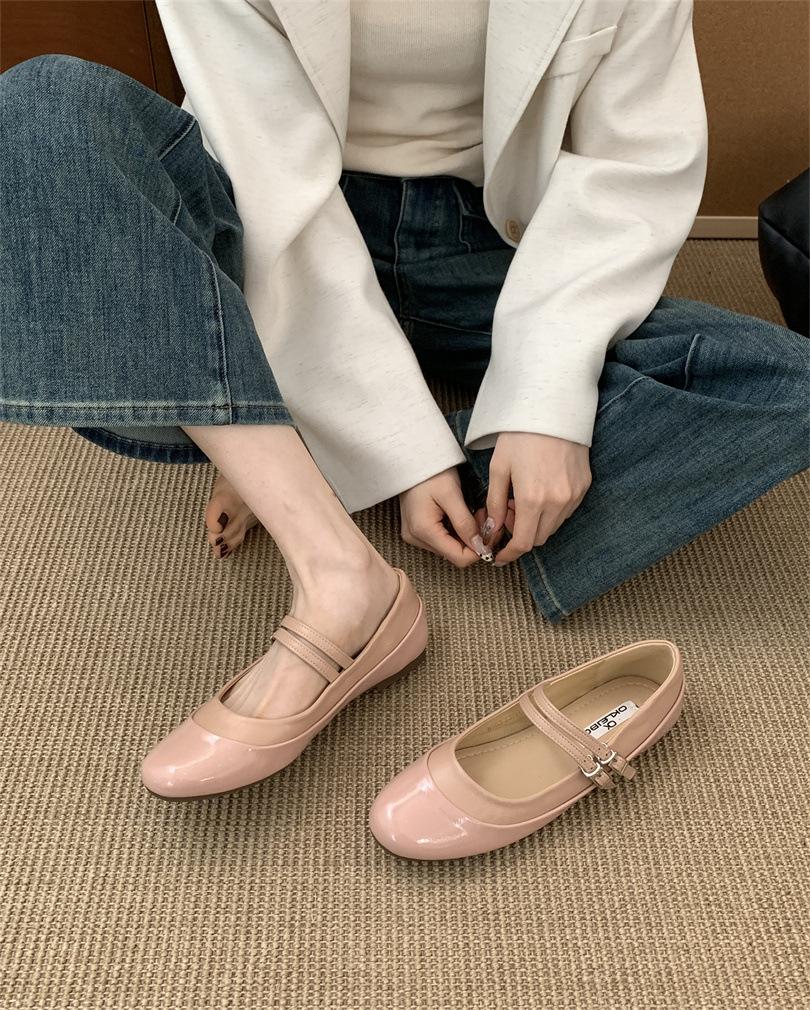 

Round Code Fairy Wind Shallow Mouth Single Shoes Girl 2025 Spring New One-word Buckle with Versatile Mary Jane Shoes Flat Shoes 39 розовый