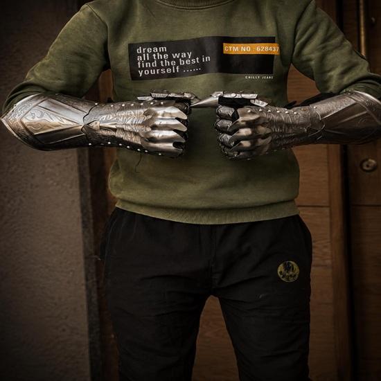 Handmade Etched Fantasy Gauntlets, Medieval Gothic Steel Armor Gloves, LARP Cosplay Pair