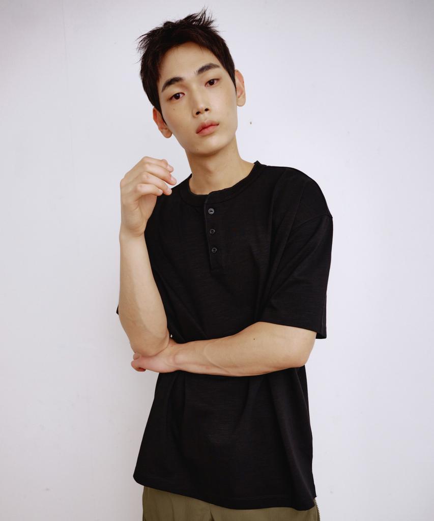 Kallapataleu Henley Neck Short-Sleeved T-Shirt - Black
