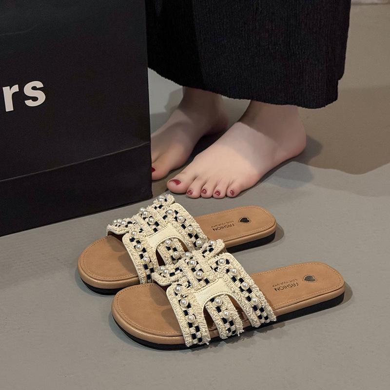 Pearl French holiday cool slippers women's summer wear 2025 new flat-bottomed non-slip with skirt gentle one-word slippers
