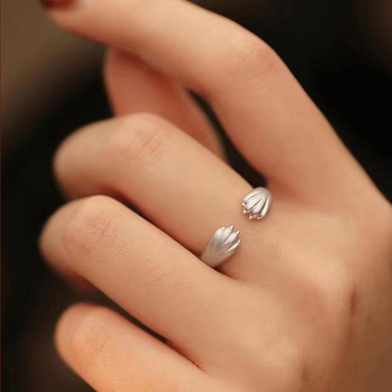 Year of the Tiger Open Ring: Cute Tiger Claw Design for Women in Chinese Retro Style