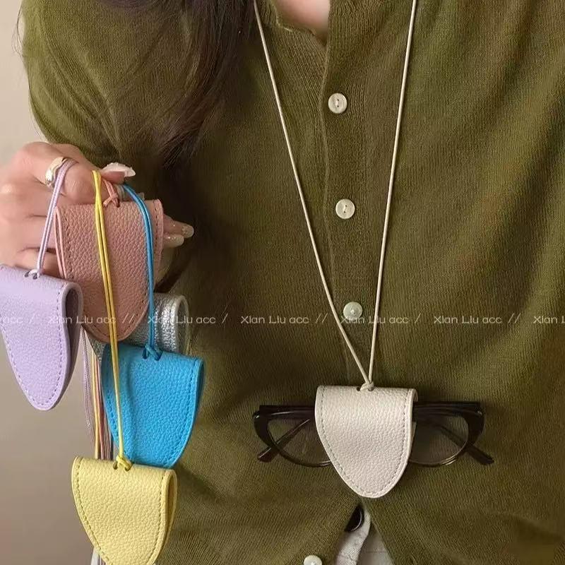 

Triangle Eyeglass Clip Pendant Necklace: Retro Niche Multifunctional Accessory for Women розовый