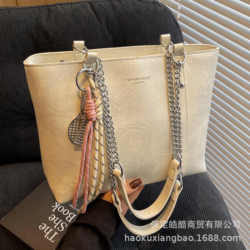Large Capacity Bag Women's Spring and Summer 2025 New Versatile Fashion Chain Shoulder Bag Leisure Work Commuter Tote Bag