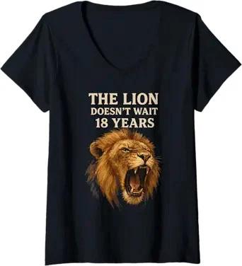 Design School Funny Gamer First Day 4th Grade Ladies  Crewneck T-Shirt XL