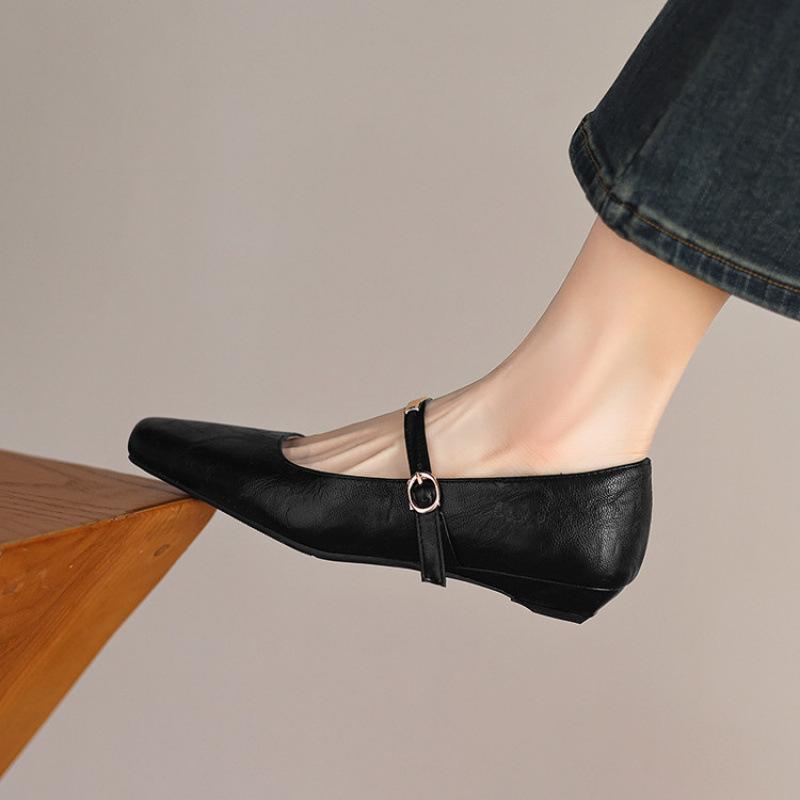 

Новая всесезонная обувь на наклонном каблуке, ленивые туфли, женские туфли на одной педали, однотонные повседневные одинарные туфли на мягкой подошве с острым носком, обувь большого размера, с открытой союзкой 39 чёрный