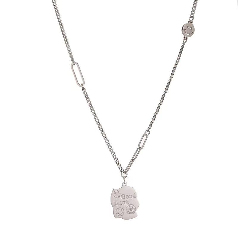 

European and American trend hip hop style smiley face titanium steel necklace trendy ins cool street does not fade retro pendant