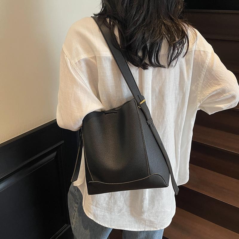 Beuteltasche Damen neue Umhängetasche breiter Schultergurt großes Fassungsvermögen Retro Pendler Schulter Tragetasche