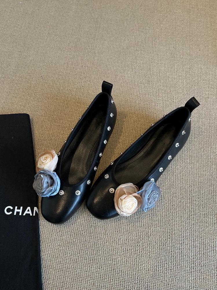 Версия из овчины Универсальные туфли Мэри Джейн с цветочными заклепками на одном ремешке с мелким вырезом круглым носком и плоской подошвой кожаные туфли-лодочки 40 чёрный 5960₽