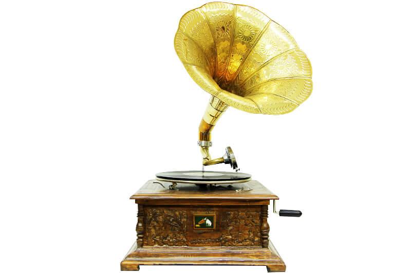 

Граммофон квадратный, полностью резной 533