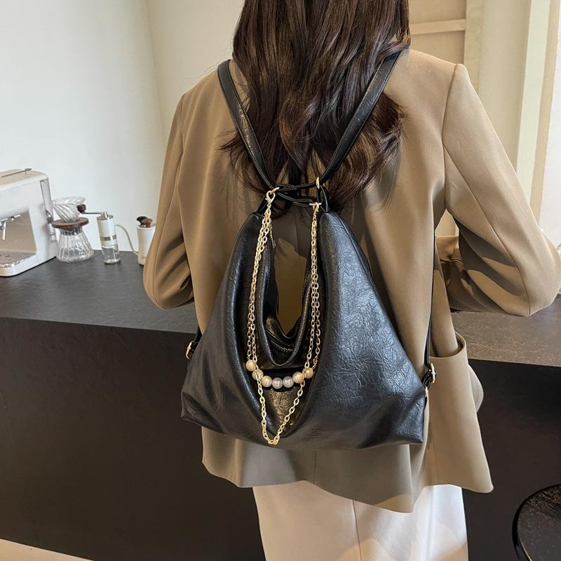 Simple large-capacity bag women's autumn and winter new shoulder bag casual soft surface commuting texture fashionable backpack