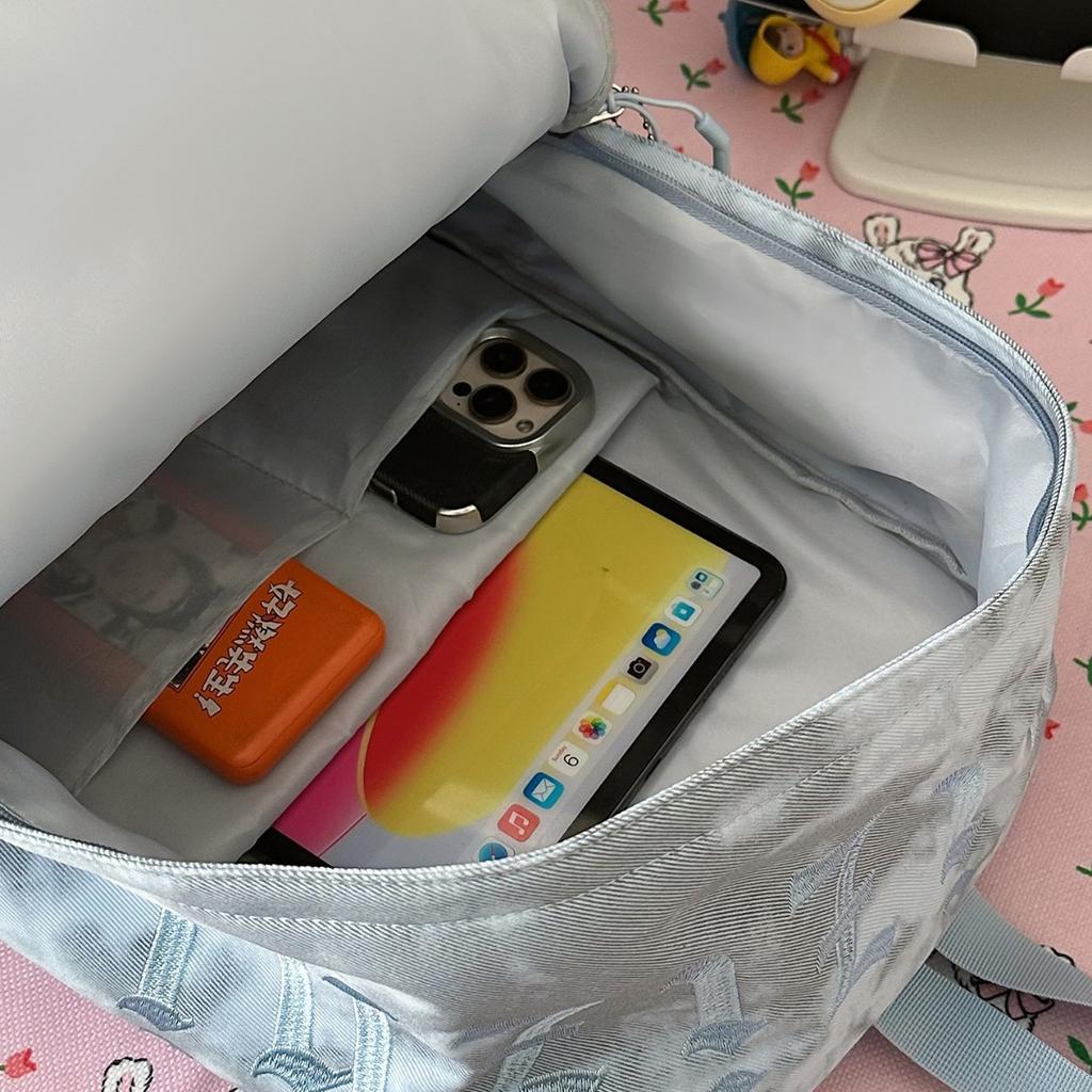 Schultasche Neue Mittel- und Oberschul-Schultasche Lässiger Bestickter Rucksack Universitätsrucksack Puppenanhänger Große Kapazität Lässige Pendlertasche