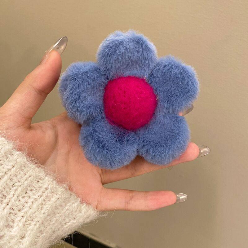 Korean Style Plush Flower Hair Claws Fashion Small Hair Clips Sweet Barrettes Shark Clips For Women Hair Accessories Headwear