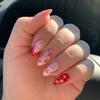24 Pezzi Unghie Finte Press On Mandorla Corta Semplici Rosa Francesi Finte per Donne Dolci Fragola Fiocco Unghie Ins Manicure Indossabile