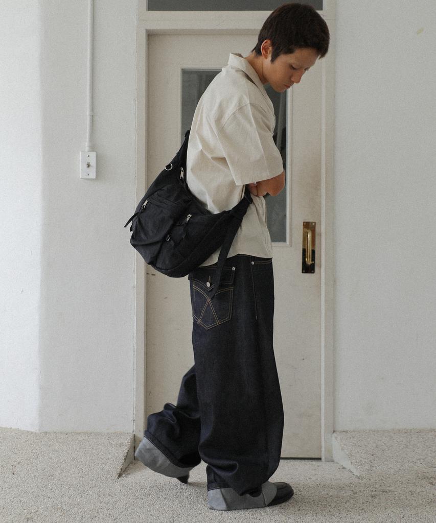 Iugamakaras Nylon Strap Hobo Bag (Black)